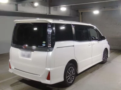 Toyota VOXY  с аукциона в Японии