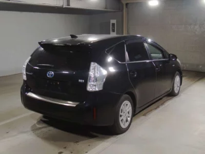 Toyota PRIUS ALPHA  с аукциона в Японии