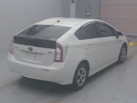 Toyota PRIUS лот № 30005 оценка 4  с аукциона в Японии 1