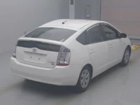 Toyota PRIUS лот № 30010 оценка R  с аукциона в Японии 1
