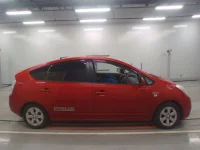 Toyota PRIUS лот № 30478 оценка 3.5  с аукциона в Японии 2