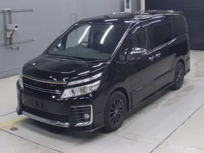 Toyota VOXY  с аукциона в Японии