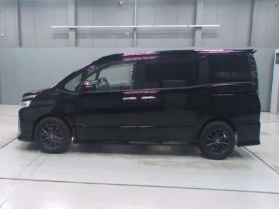 Toyota VOXY  с аукциона в Японии