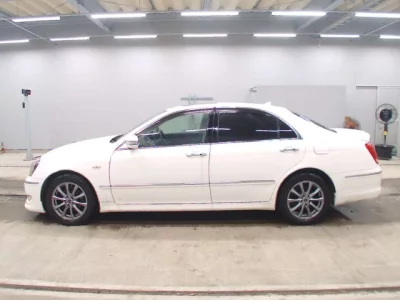 Toyota CROWN  с аукциона в Японии