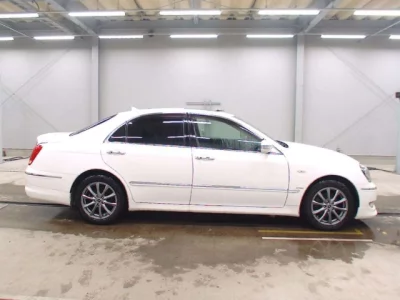 Toyota CROWN  с аукциона в Японии