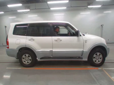Mitsubishi PAJERO  с аукциона в Японии