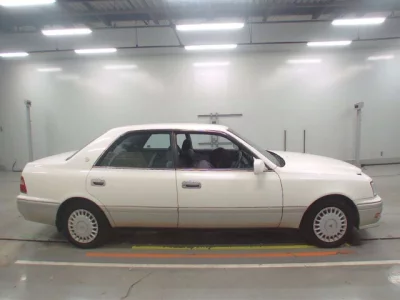 Toyota CROWN  с аукциона в Японии