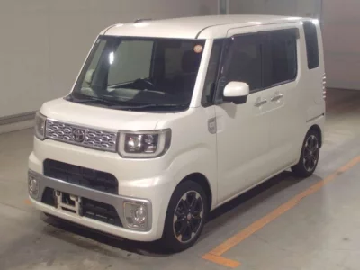 Toyota PIXIS MEGA  с аукциона в Японии