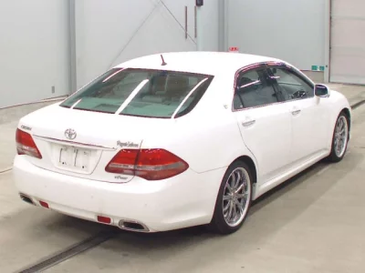 Toyota CROWN  с аукциона в Японии