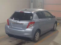Toyota VITZ лот № 4019 оценка 3.5  с аукциона в Японии 1