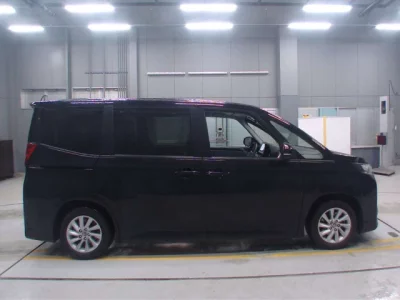 Toyota NOAH  с аукциона в Японии