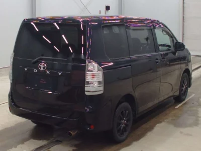 Toyota VOXY  с аукциона в Японии