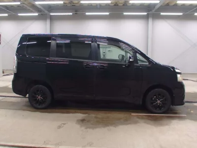 Toyota VOXY  с аукциона в Японии