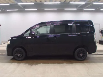 Toyota VOXY  с аукциона в Японии