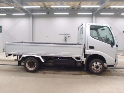 Toyota DYNA  с аукциона в Японии