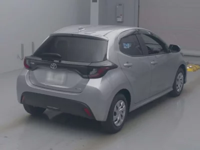 Toyota YARIS  с аукциона в Японии