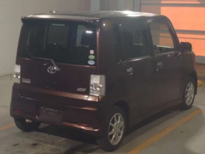 Toyota PIXIS SPACE  с аукциона в Японии