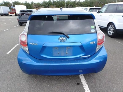 Toyota AQUA  с аукциона в Японии