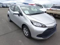 Toyota AQUA лот № 8381 оценка 4.5  с аукциона в Японии 1