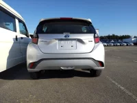 Toyota AQUA лот № 8381 оценка 4.5  с аукциона в Японии 3