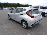 Toyota AQUA лот № 8381 оценка 4.5  с аукциона в Японии 4