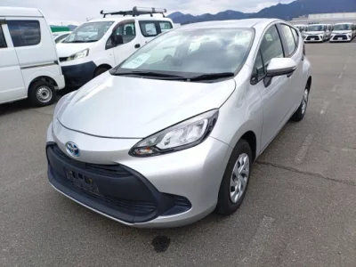 Toyota AQUA  с аукциона в Японии