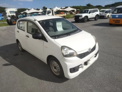 Toyota PIXIS EPOCH  с аукциона в Японии