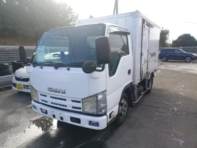 Isuzu ELF  с аукциона в Японии