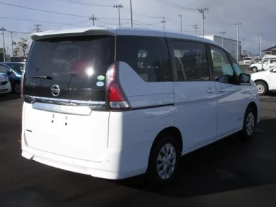 Nissan SERENA  с аукциона в Японии