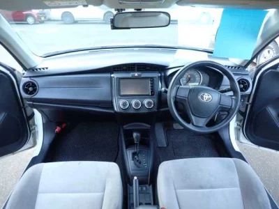 Toyota COROLLA AXIO  с аукциона в Японии