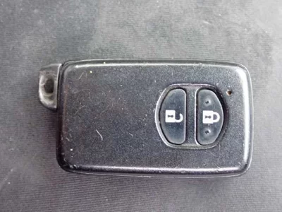 Toyota PRIUS ALPHA  с аукциона в Японии