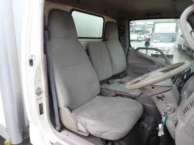 Toyota DYNA  с аукциона в Японии