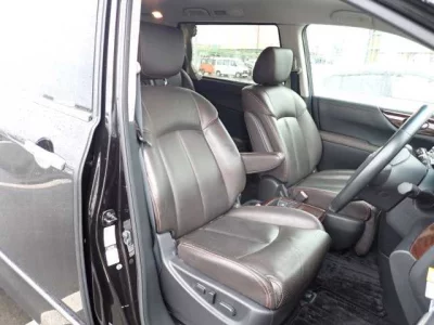 Nissan ELGRAND  с аукциона в Японии