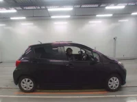Toyota VITZ лот № 30554 оценка 3.5  с аукциона в Японии 2