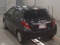 Toyota VITZ лот № 30554 оценка 3.5  с аукциона в Японии 5