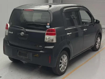Toyota SPADE  с аукциона в Японии