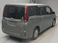 Toyota NOAH лот № 590 оценка R  с аукциона в Японии 1