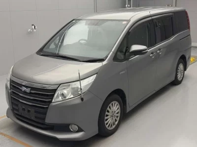 Toyota NOAH  с аукциона в Японии