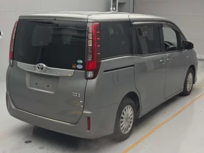 Toyota NOAH  с аукциона в Японии