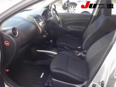 Nissan TIIDA LATIO  с аукциона в Японии