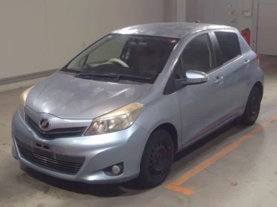 Toyota VITZ  с аукциона в Японии