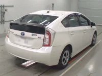 Toyota PRIUS лот № 30561 оценка 4  с аукциона в Японии 1