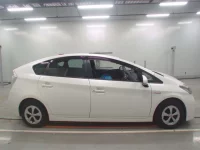 Toyota PRIUS лот № 30561 оценка 4  с аукциона в Японии 2