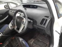 Toyota PRIUS лот № 30561 оценка 4  с аукциона в Японии 6
