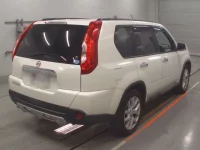 Nissan X-TRAIL лот № 30574 оценка 3.5  с аукциона в Японии 1