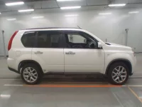 Nissan X-TRAIL лот № 30574 оценка 3.5  с аукциона в Японии 2