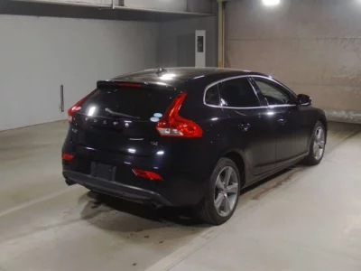 Volvo V40  с аукциона в Японии