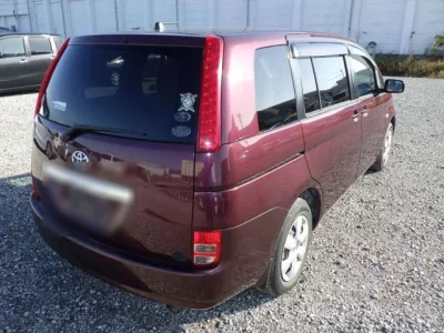 Toyota ISIS  с аукциона в Японии