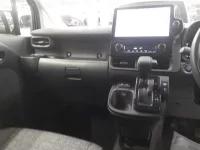 Toyota SIENTA лот № 30592 оценка 5  с аукциона в Японии 8