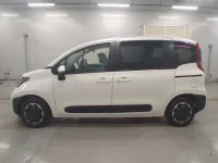 Toyota SIENTA лот № 30592 оценка 5  с аукциона в Японии 3
